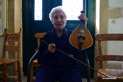 Ασπασία Παπαδάκη: «Έφυγε» από τη ζωή η πρώτη λυράρισσα της Κρήτης