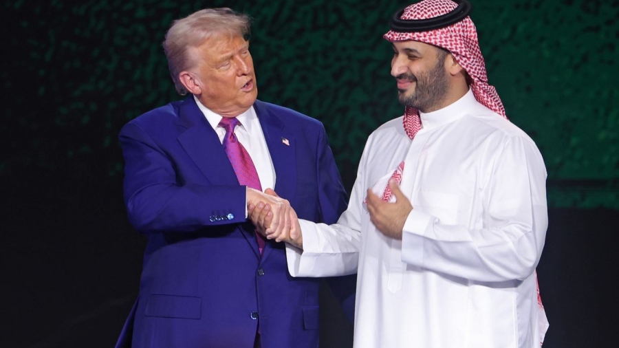 «Μου αρέσεις πάρα πολύ»: Ο Trump και ο διάδοχος της Σαουδικής Αραβίας χαίρονται τη φιλία τους - Όλα όσα συνέβησαν στο Ριάντ
