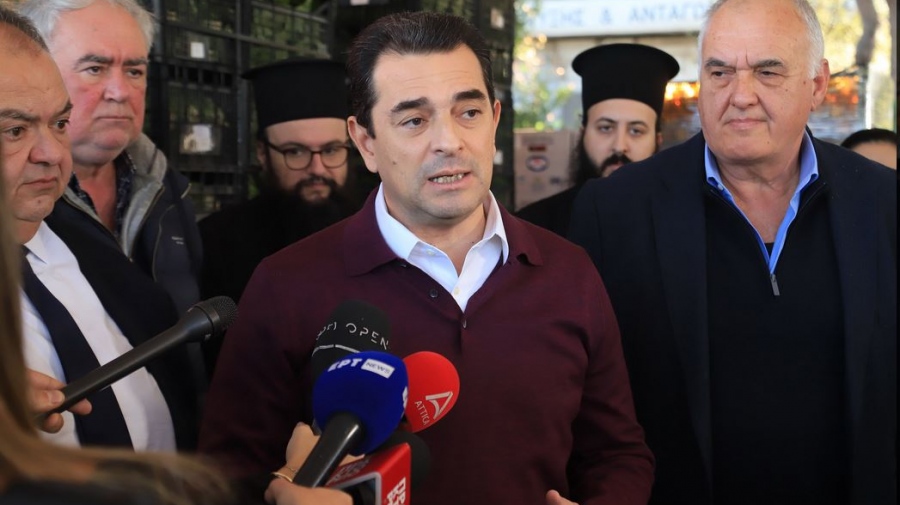 Επίσκεψη Σκρέκα στην Κεντρική Λαχαναγορά Αθηνών: Τα Χριστούγεννα είναι περίοδος αλληλεγγύης και ανθρωπιάς