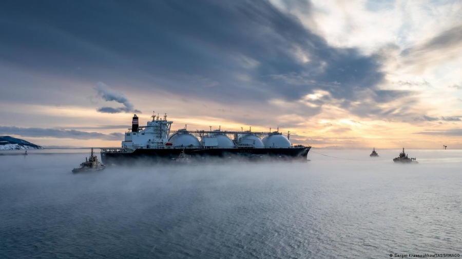 EE: Συμβιβασμός για LNG και νέες κυρώσεις στη Ρωσία