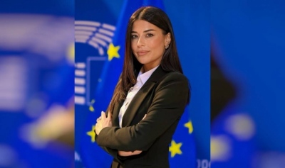 Λατινοπούλου για ακτιβιστές: Να γυρίσουν πίσω, ποιος θα σηκώσει πανό για τα 342 φύλα στο gay pride με bonus χάρτινα καλαμάκια;