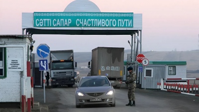 Το Καζακστάν κλείνει τη στρόφιγγα στα σύνορα της Ρωσίας – Φόβοι ότι η κρίση καυσίμων παίρνει ανεξέλεγκτες διαστάσεις