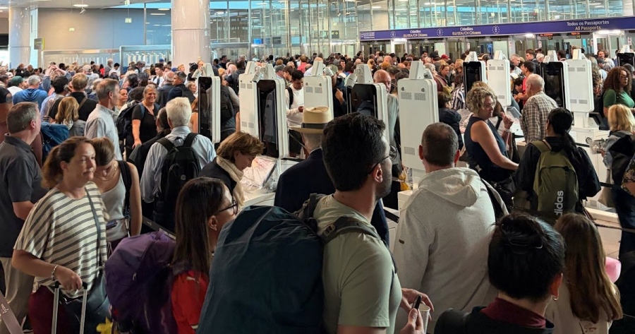 Χάος στα ευρωπαϊκά αεροδρόμια με ευθύνη της Κομισιόν - Ουρές έως και 5 ώρες, έκτακτη σύσκεψη στις Βρυξέλλες