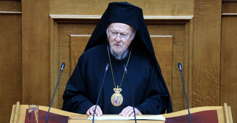 Προβλημάτισε η απουσία υπουργών από την ομιλία Βαρθολομαίου στην Βουλή
