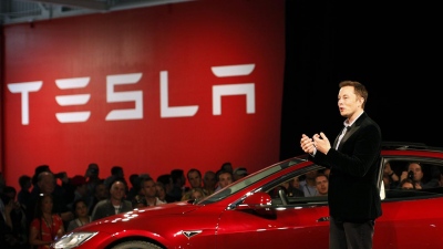 Τι συμβαίνει με την Tesla - Η IPO της SpaceX απειλεί το premium της «Muskonomy»