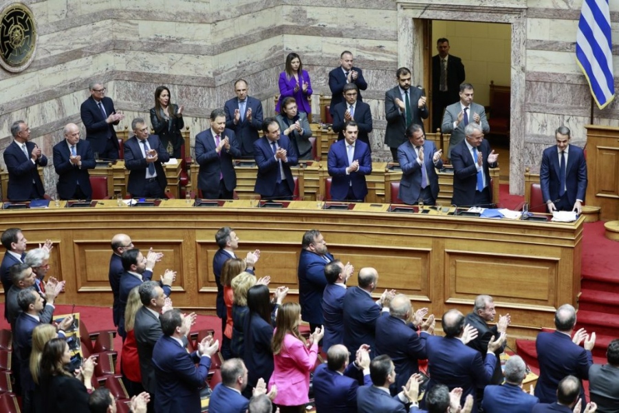 Δυσαρεστημένοι βουλευτές της ΝΔ ετοιμάζουν γεύμα στον Μαύρο Γάτο