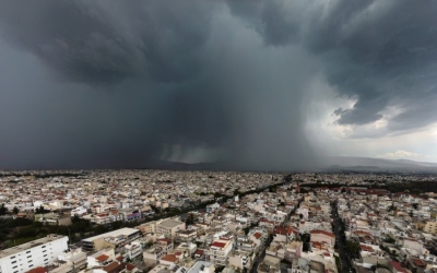 Ο καιρός τρελάθηκε: Μετά τον καύσωνα έρχονται σφοδρές καταιγίδες – «Red Code» για Αττική και άλλες 10 περιοχές
