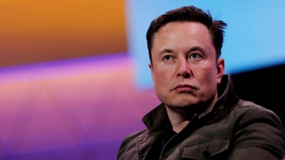 Κι όμως... ο πατέρας του Elon Musk τον παροτρύνει να εγκατασταθεί στη Ρωσία