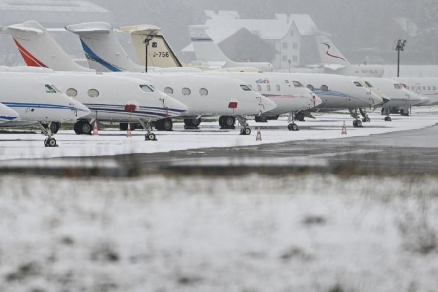 Υποκρισία - Εκατοντάδες ιδιωτικά jet μετέφεραν την παγκόσμια ελίτ στο Davos