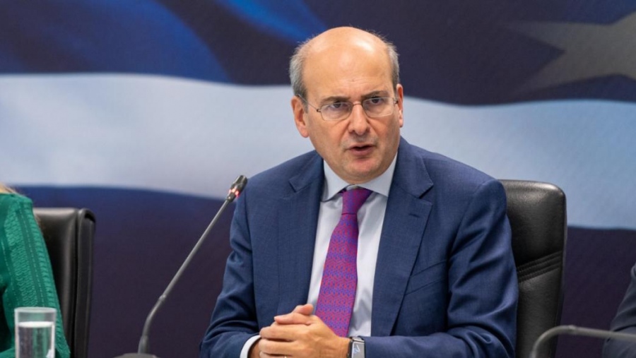 Μετά τα διυλιστήρια, σειρά έχουν οι τράπεζες - Τελεσίγραφο Χατζηδάκη: Εάν δεν μειωθούν οι προμήθειες, θα έρθει παρέμβαση