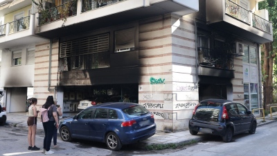 «Κάπως έτσι άρχισε η 17Ν» - Κάμερα «έπιασε» τον ένα δράστη από τις επιθέσεις στη Θεσσαλονίκη - Η Αντιτρομοκρατική ψάχνει 3 πρόσωπα