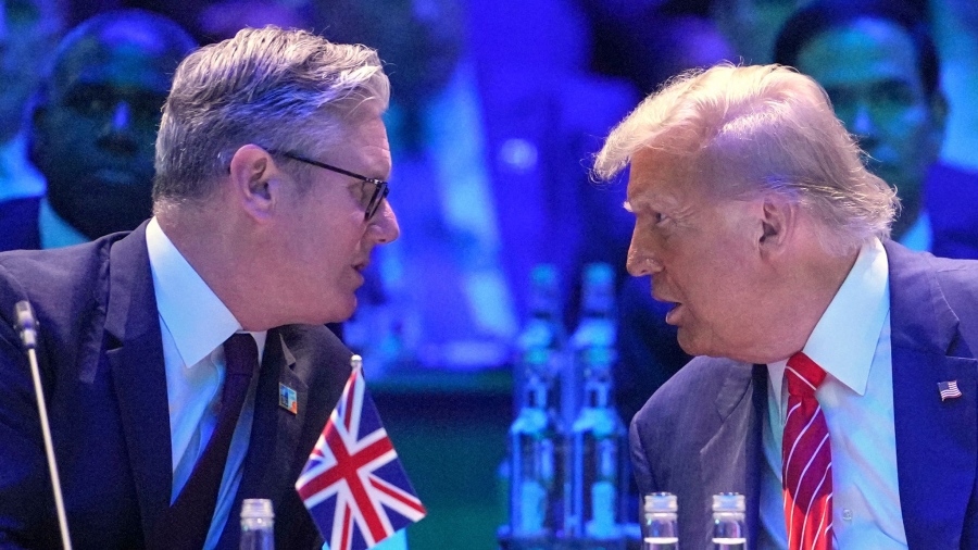 «Κυριαρχία» Trump έναντι Starmer - Πυρά για μετανάστες, ανεμογεννήτριες και φορολογία
