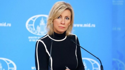 Κόλαφος η Zakharova: Η Δύση προσπαθεί να συγκαλύψει τα εγκλήματα των Ουκρανών στο Donbass