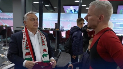 Εξηγήσεις ζητά από τον Orban το Κίεβο – Αιτία κασκόλ που δείχνει μέρος της Ουκρανίας στην … Ουγγαρία