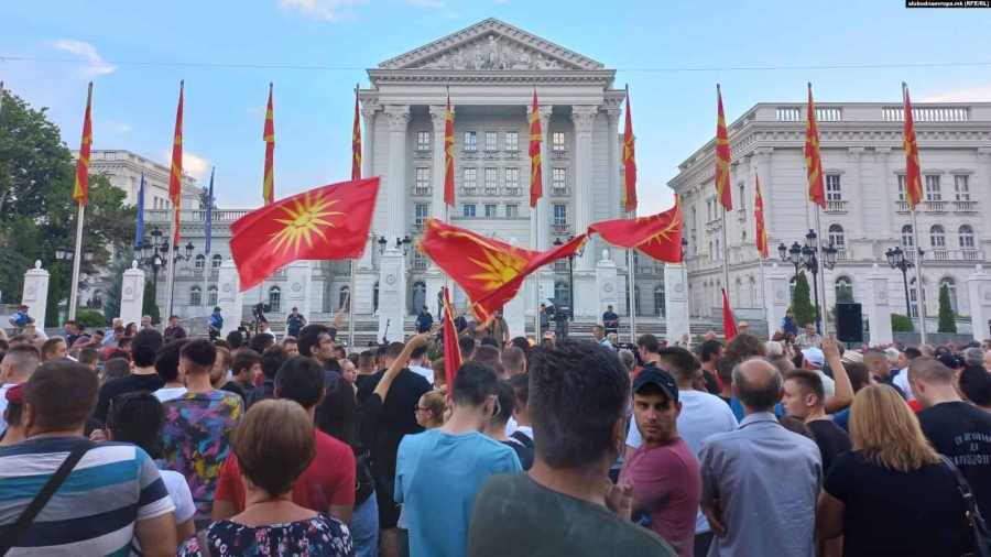 Κοιμάται πάλι η Ελλάδα… Βίντεο - πρόκληση από τα Σκόπια με σημαίες του Ήλιου της Βεργίνας