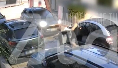 Πιάσαμε πάτο ως κοινωνία - Απίστευτες σκηνές στο Ίλιον, άνανδρος νταής γρονθοκόπησε γυναίκα μπροστά στο παιδί της 