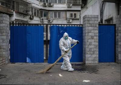 Η ζωή επιστρέφει σταδιακά στην Κίνα – Τέλος οι αυστηροί περιορισμοί κατά της covid