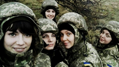 Αποδεκατίστηκαν στο Donbass: Οι Ουκρανοί εξαναγκάστηκαν να ρίξουν στις μάχες κορίτσια 18 ετών
