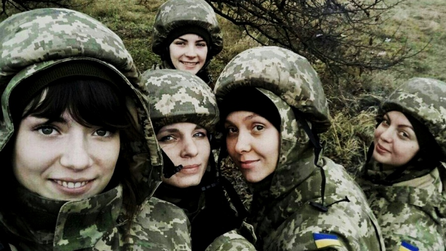 Αποδεκατίστηκαν στο Donbass: Οι Ουκρανοί εξαναγκάστηκαν να ρίξουν στις μάχες κορίτσια 18 ετών
