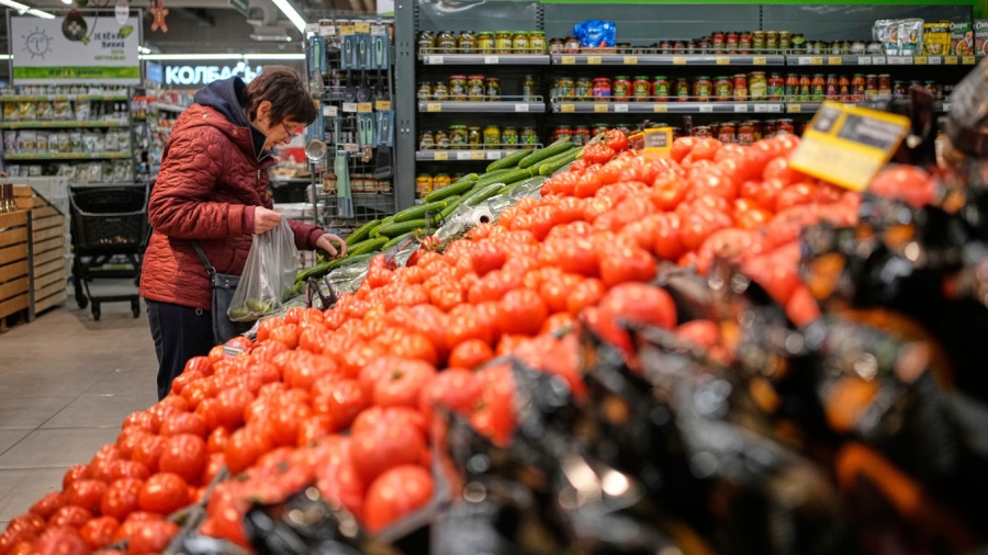Έκρηξη τιμών σε βασικά αγαθά στη Ρωσία δημιουργεί αναστάτωση - Ο αντιληπτός πληθωρισμός στα νοικοκυριά είναι στο 14,5%