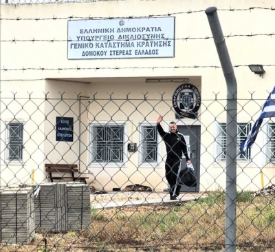 Viral βίντεο Κασιδιάρη – «Το δώρο μου στο διεφθαρμένο πολιτικό σύστημα»