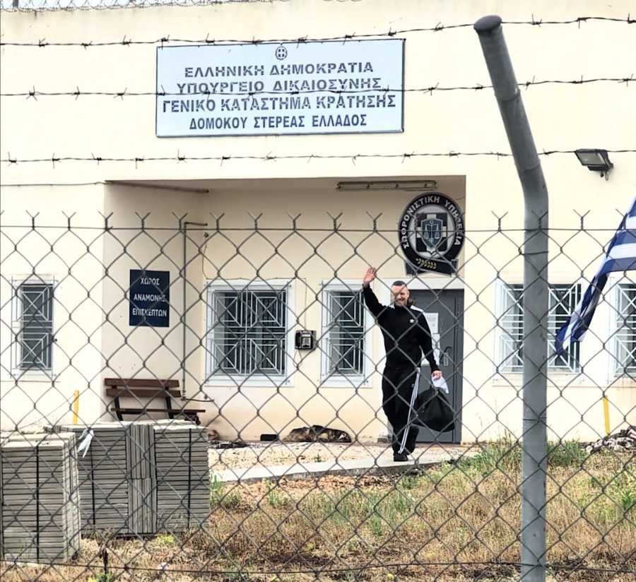Viral βίντεο Κασιδιάρη – «Το δώρο μου στο διεφθαρμένο πολιτικό σύστημα»