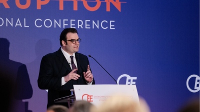 Πιερρακάκης: Έχουμε την ταχύτερη αποκλιμάκωση χρέους παγκοσμίως, στόχος να υποχωρήσει κάτω από το 120% έως το 2029