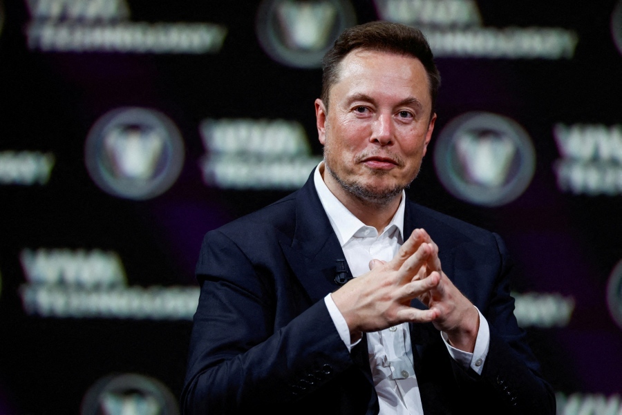 Ακριβέ μου Elon... Η Tesla ετοιμάζει πακέτο 1 τρισ. δολαρίων για να κρατήσει τον Musk στο τιμόνι