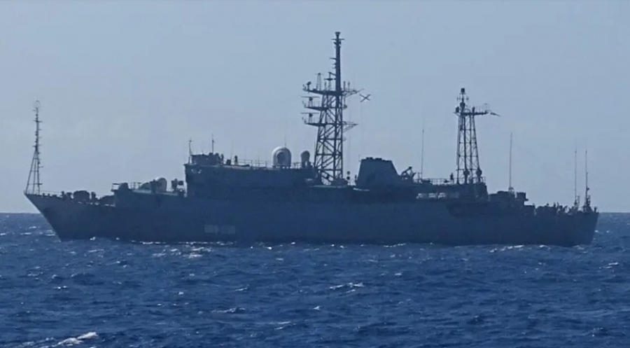 Red alert: The Russian spy ship Kareliya at 15 nautical miles from Hawaii of the USA