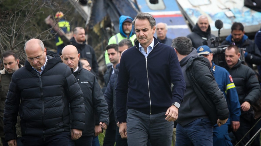 Σαρωτική δημοσκόπηση συντρίβει Μητσοτάκη - Public Issue: Συγκάλυψη στα Τέμπη από την κυβέρνηση βλέπει το 76% των Ελλήνων
