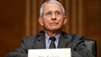 Fauci (ΗΠΑ): Δεν χρειαζόμαστε νέα εμβόλια για την παραλλαγή Omicron - Αρκούν οι αναμνηστικές δόσεις