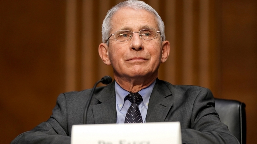 Fauci (ΗΠΑ): Δεν χρειαζόμαστε νέα εμβόλια για την παραλλαγή Omicron - Αρκούν οι αναμνηστικές δόσεις