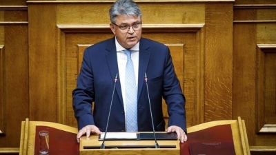 Νατσιός: Πρέσπες του Αιγαίου πριν καταρρεύσει η κυβέρνηση – Επίδειξη μόδας της κοσμικής Αθήνας η γιορτή της Δημοκρατίας