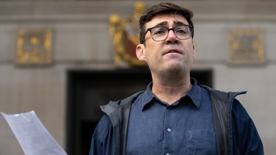 Ηνωμένο Βασίλειο: Ο Andy Burnham ορκίστηκε πρωθυπουργός – Νέα εποχή μετά την πτώση του Keir Starmer