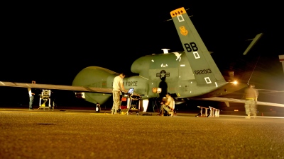 Πρόκληση - Αμερικανικό drone RQ-4B Global Hawk πετάει πάνω από τη Μαύρη Θάλασσα υποδυόμενο το... τετρακόπτερο