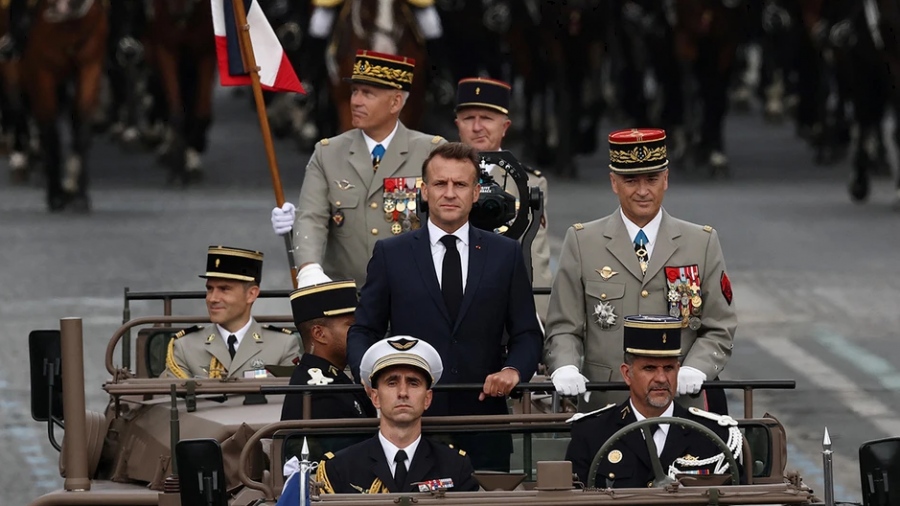 Ο Macron ετοιμάζει τη Γαλλία για πόλεμο - «Για να είμαστε ελεύθεροι πρέπει να μας φοβούνται»