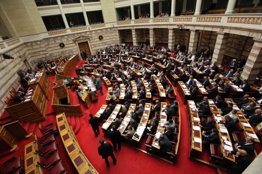 Γραφείο Προϋπολογισμού: Το πολιτικό ρίσκο απειλεί την οικονομία - Αιχμές για δικαιοσύνη, ελευθερία Τύπου