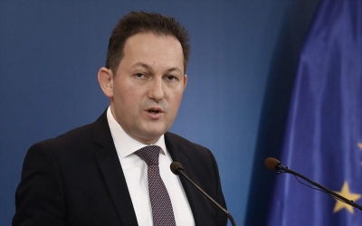 Πέτσας: Εξετάζουμε υποχρεωτικότητα εμβολιασμών στους άνω των 50 ετών
