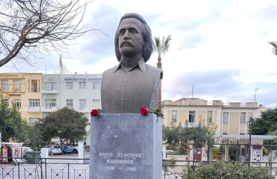 Χανιά: Τίμησαν τον Αρχάγγελο της Κρήτης - Με συγκίνηση τα αποκαλυπτήρια της προτομής του Νίκου Ξυλούρη