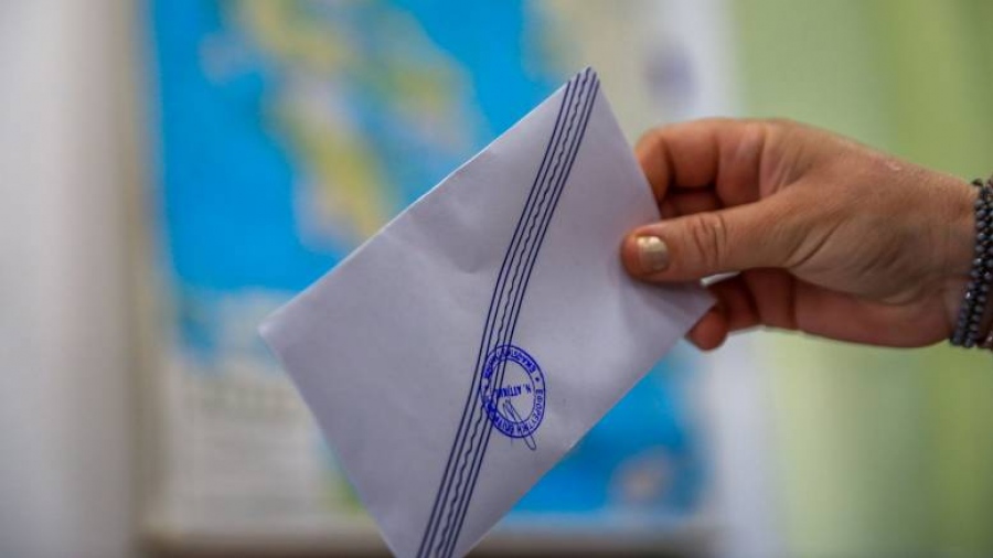 Δημοσκόπηση Interview - Στη 2η θέση το ΠΑΣΟΚ, «ξεφουσκώνει» η Πλεύση Ελευθερίας στην 3η θέση - Το 77% δεν ωφελήθηκε από τα μέτρα
