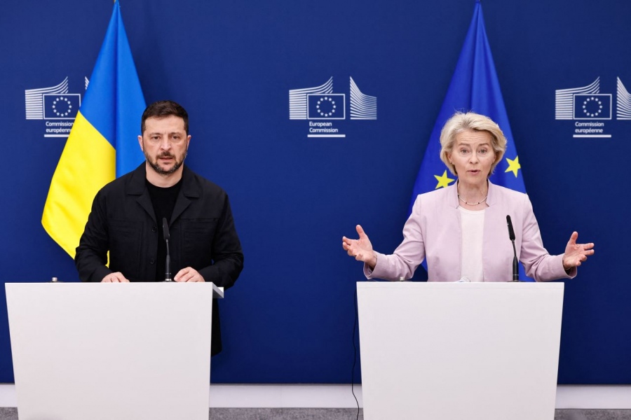 Χάος στην ΕΕ - Von der Leyen: «Ατσάλινος Σκαντζόχοιρος» η Ουκρανία -  Βόμβα Macron: Ο Zelensky θα δεχθεί απώλειες εδαφών