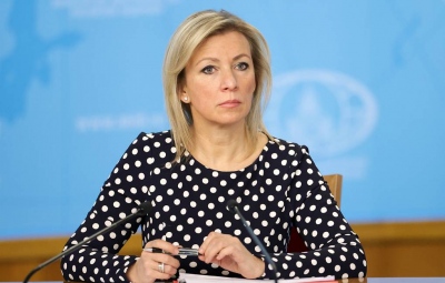 Η Zakharova γλεντάει τη Συμμαχία των Προθύμων: Μην ξεχάσετε τα κουταλάκια για ... τη ζάχαρη και τη χαρτοπετσέτα