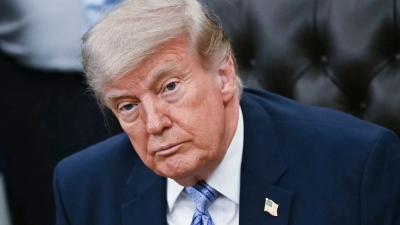 Σοκάρει ο Trump: «Δεν αποκλείω τη βίαιη εξόντωση της ιρανικής ηγεσίας»