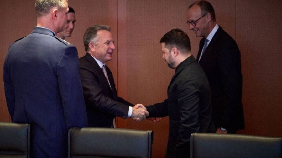 Σύνοδος... θέατρο στη Γερμανία - Οι ΗΠΑ πιέζουν Ουκρανία για συμφωνία - Σε κλοιό ο Zelensky «δίνει» ΝΑΤΟ, ζητά εγγυήσεις
