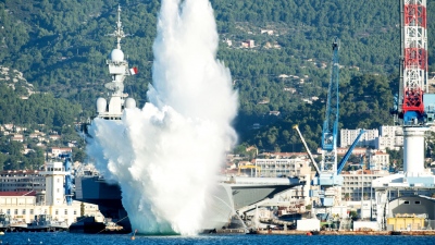 Ραγδαίες εξελίξεις: Το αεροπλανοφόρο Charles de Gaulle εισήλθε στη «ζώνη θανάτου» - Επικίνδυνο παιχνίδι Macron στον Περσικό