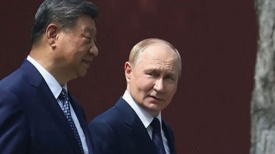 Strategic Culture: Η επίσκεψη Putin στην Κίνα οδηγεί την Ευρώπη σε απομόνωση