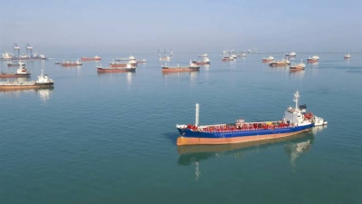 Οι διελεύσεις πλοίων από το Hormuz τριπλασιάστηκαν σε εβδομαδιαία βάση