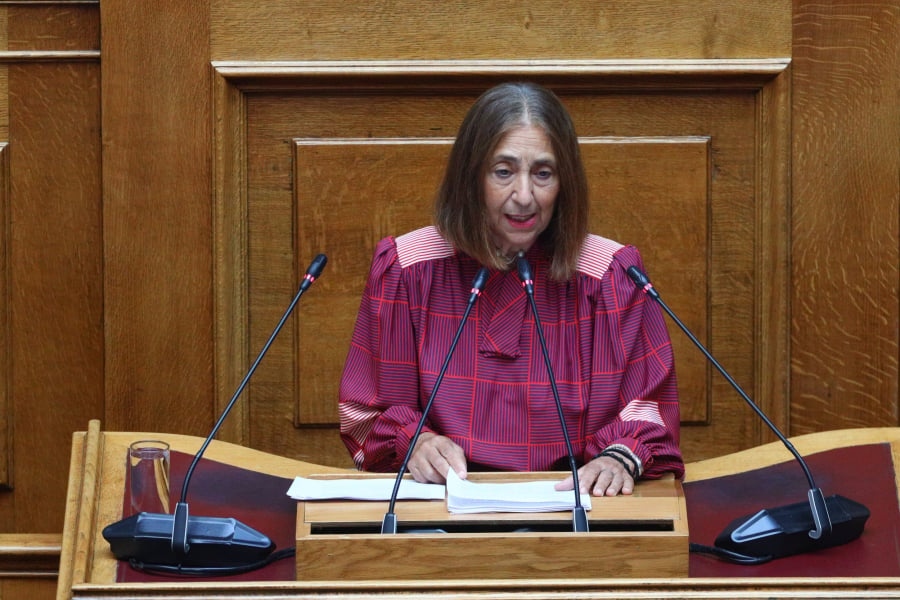 Βουλή: Λιποθύμησε η Μαρία Αθανασίου της Ελληνικής Λύσης