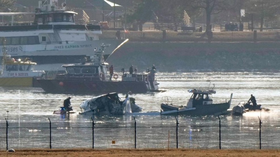 Θρίλερ με πιλότο – kamikaze στις ΗΠΑ – Όλα δείχνουν πως το μοιραίο Black Hawk χτύπησε σκόπιμα το αεροσκάφος με 64 επιβάτες