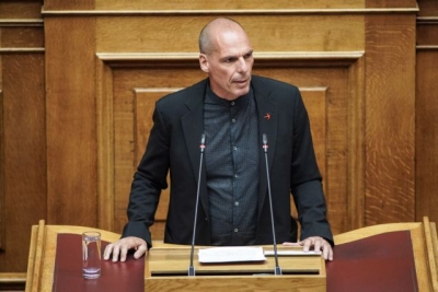 Βαρουφάκης: Ο Zelensky πρόσβαλε τη Βουλή δίνοντας βήμα σε ναζί του τάγματος Azov